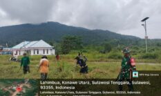 Kopda Kurniawan Randuk Babinsa Koramil 1430-02/Asera Gelar Karya Bakti Pembersihan Lapangan di Desa Lahimbua
