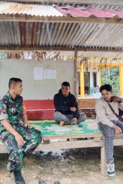 BABINSA KORAMIL 1430-01/LASOLO AJAK WARGA JAGA KERUKUNAN DAN TANGKAL BERITA HOAKS